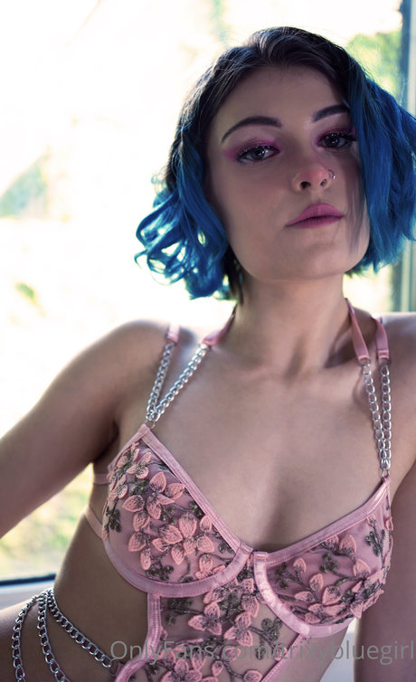Trixy Blue hot model picture
