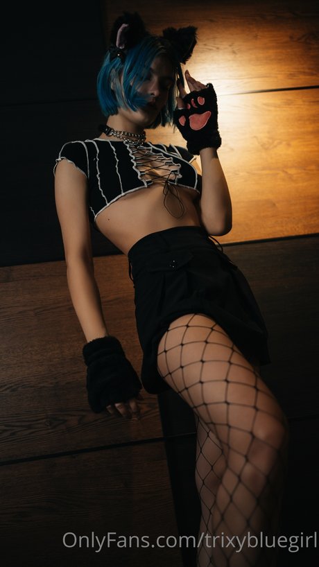 Trixy Blue exclusive pornstar pics
