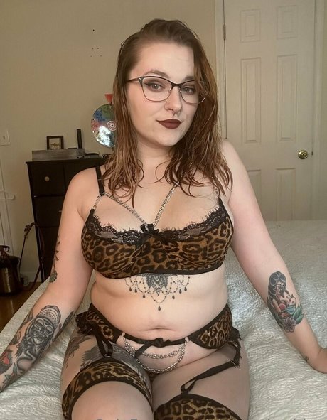 Check DMs nude star img