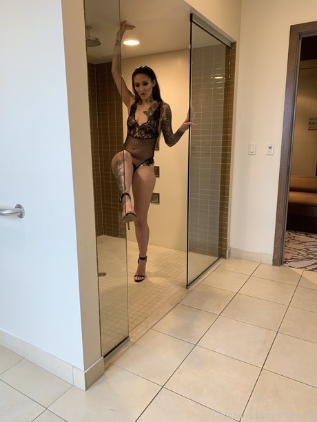 OftenElle star exclusive photos