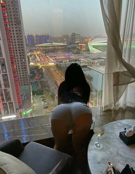 rairainana hot model img