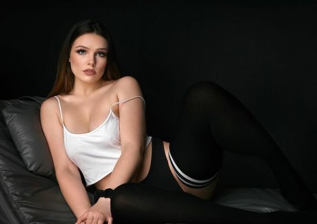 Jasmine Lee Bryant star hot images