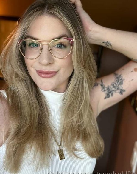 cute onlyfans top gallery