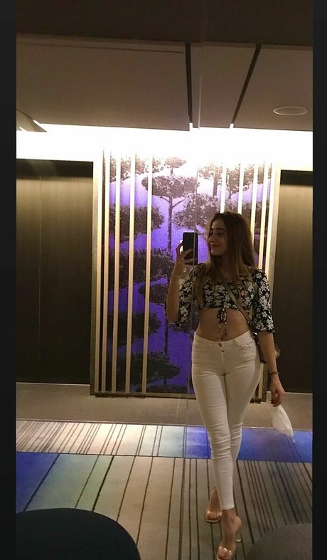 Merve Elmas free actress pic