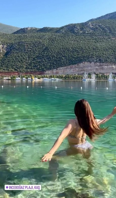 Merve Elmas sexy actress gallery
