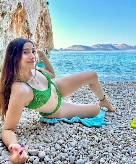 Merve Elmas model xxx photos