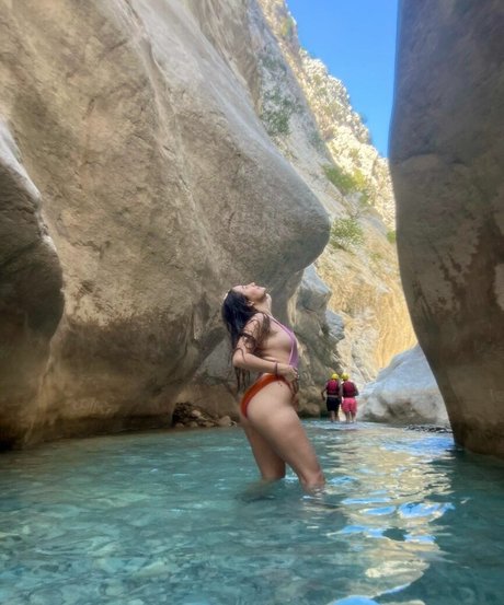 Merve Elmas star xxx pics