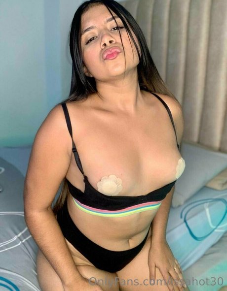 issahot30 model pretty photos