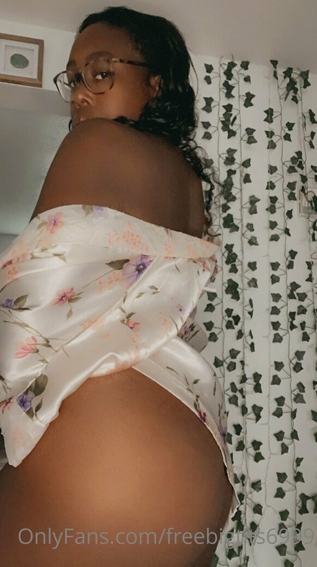 freebigtits6999 top profile image
