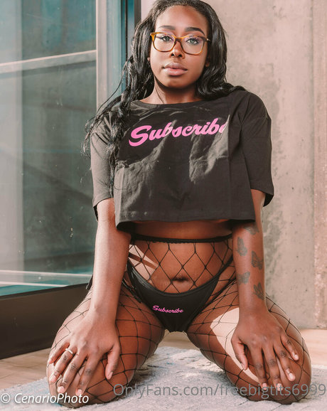 freebigtits6999 perfect actress img