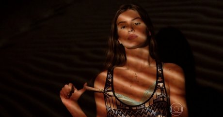 Camila Queiroz hot model pictures
