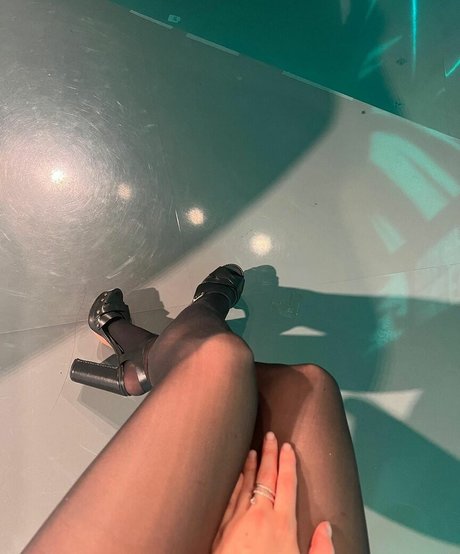 shemale outdoor onlyfans hot pics