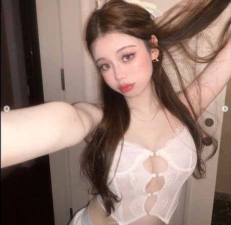 amberrllo top profile image