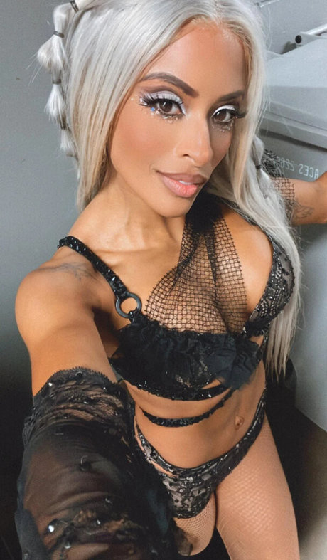Zelina Vega top model photos