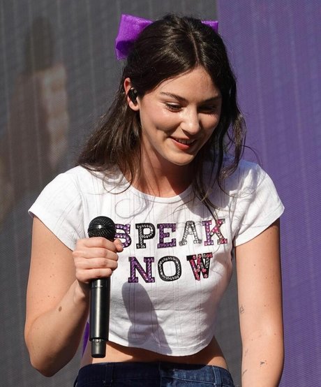 Gracie Abrams art pornstar images