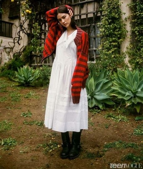 Gracie Abrams model art pic