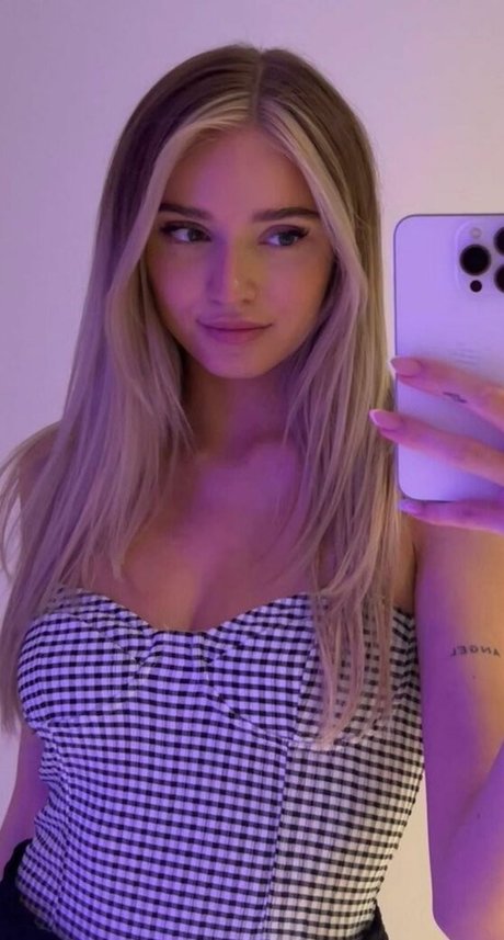 HoneyPuu adult model img