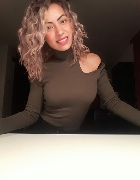 Marinela Adalbertova top profile image