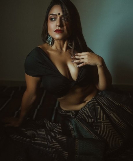 stylewithplixxi model naked images