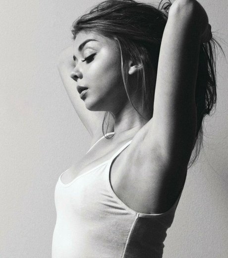 Sarah Hyland model nude photo