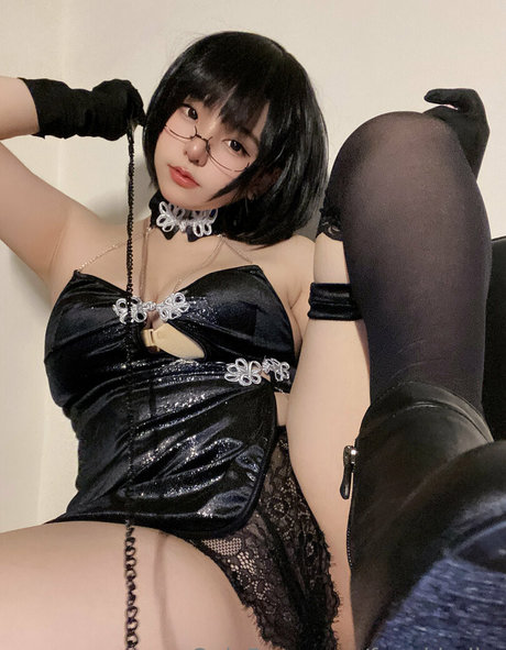 fuyukimika sexy model pic
