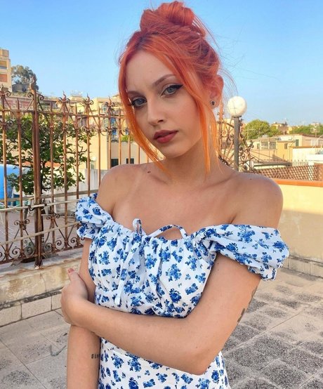 Mona Schon model sexy img