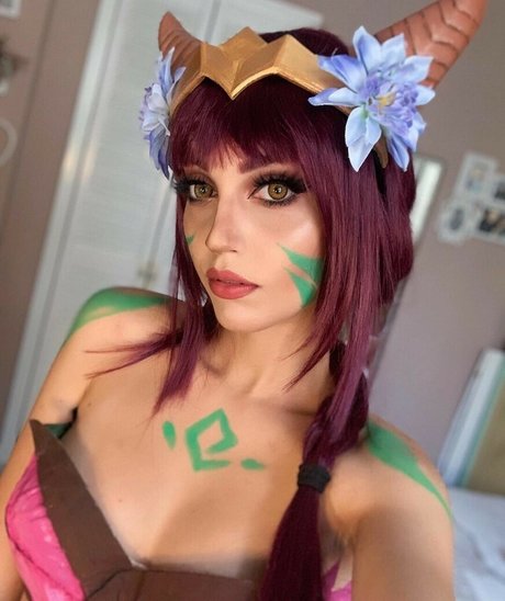 Mona Schon perfect pornstar images