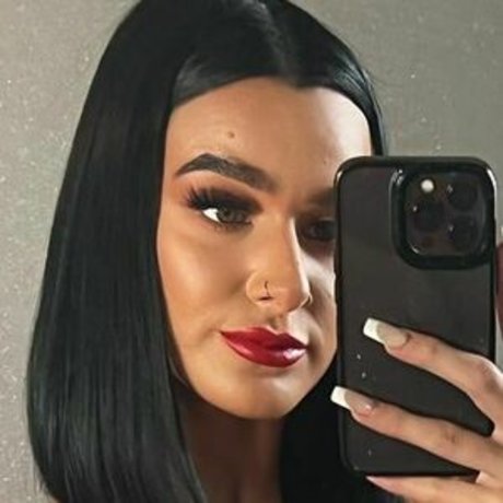 Louiseereid sexy pornstar pics