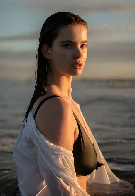 Benthe Ten Broek art model images
