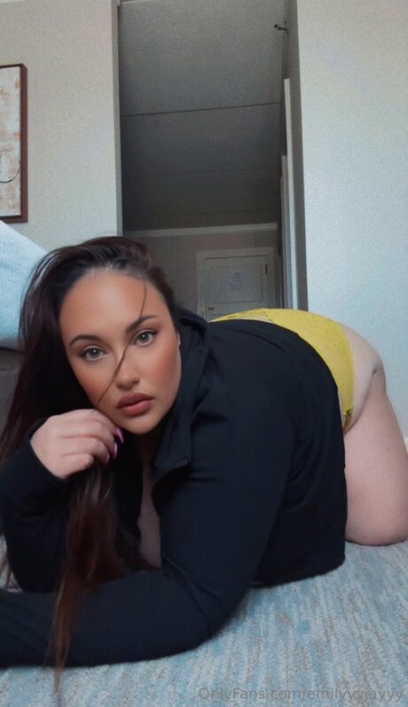 Emilyyyjayyy model hot photo