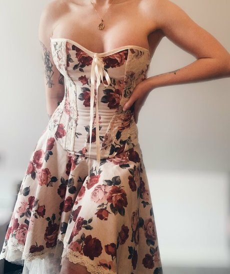 Janet Devlin pornstar exclusive photos