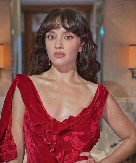 Olivia Cooke model art picture