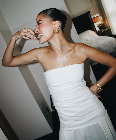 Hailey Baldwin Bieber erotic star galleries