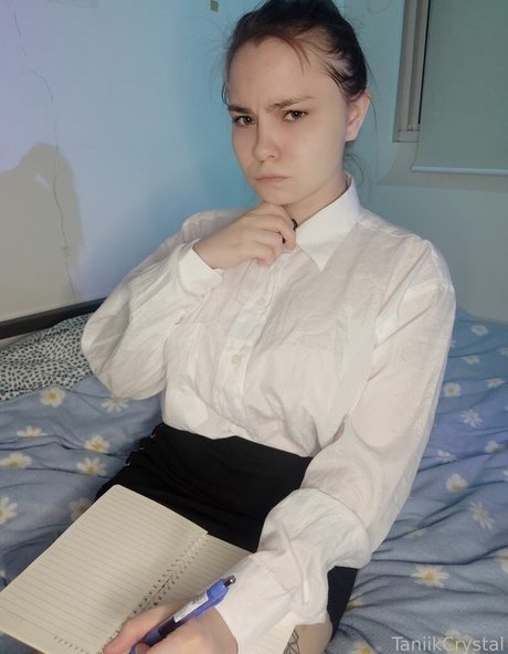 Taniikcrystal model nude pic