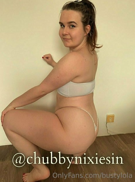 bustylola perfect model pics
