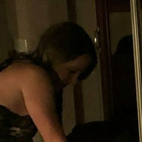 hot wife victoria top profile image