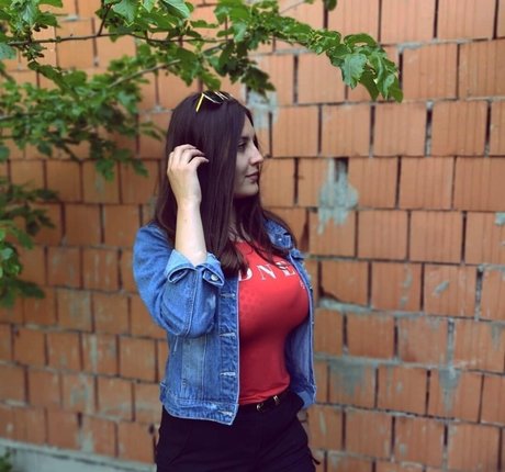 Andreea Buga free star photo