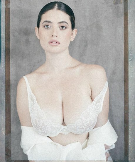 Anna Pittureri porn actress picture