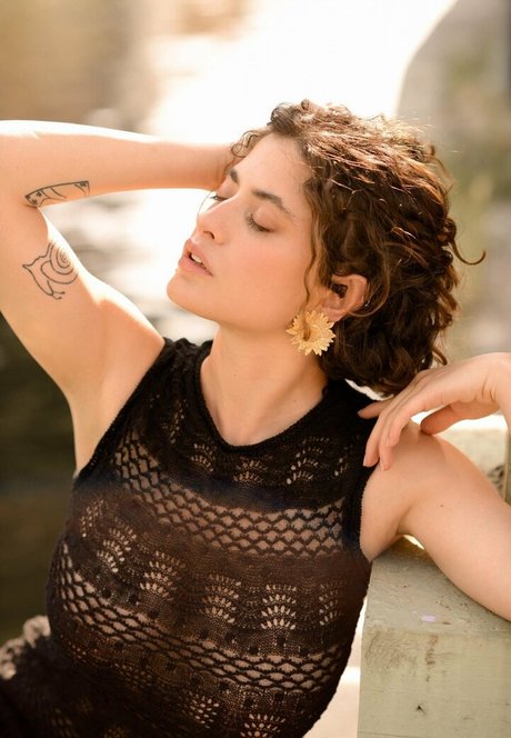 Anna Pittureri sexy model images