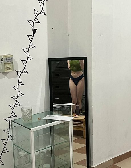 Abicita a nude star image