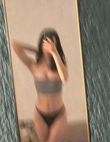 Abicita a model naked image