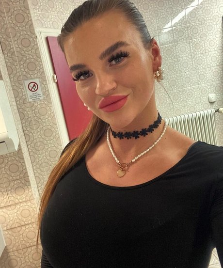 Sarah Slavo model pornographic picture