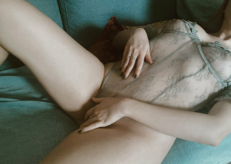 deniedlilly model nudes galleries