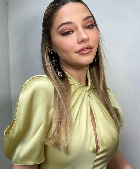 Madelyn Cline star pretty picture
