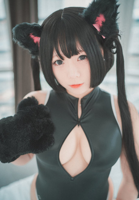 Maruemon erotic model photo