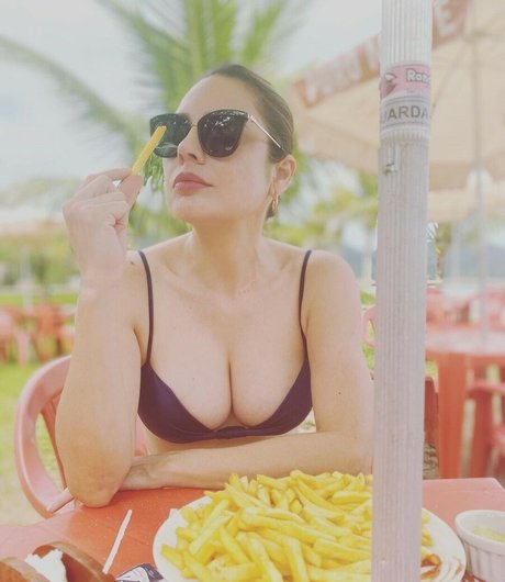 Rachel Sherazade model naked photo