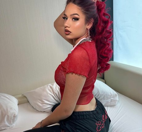 badmomzjay xxx model photo