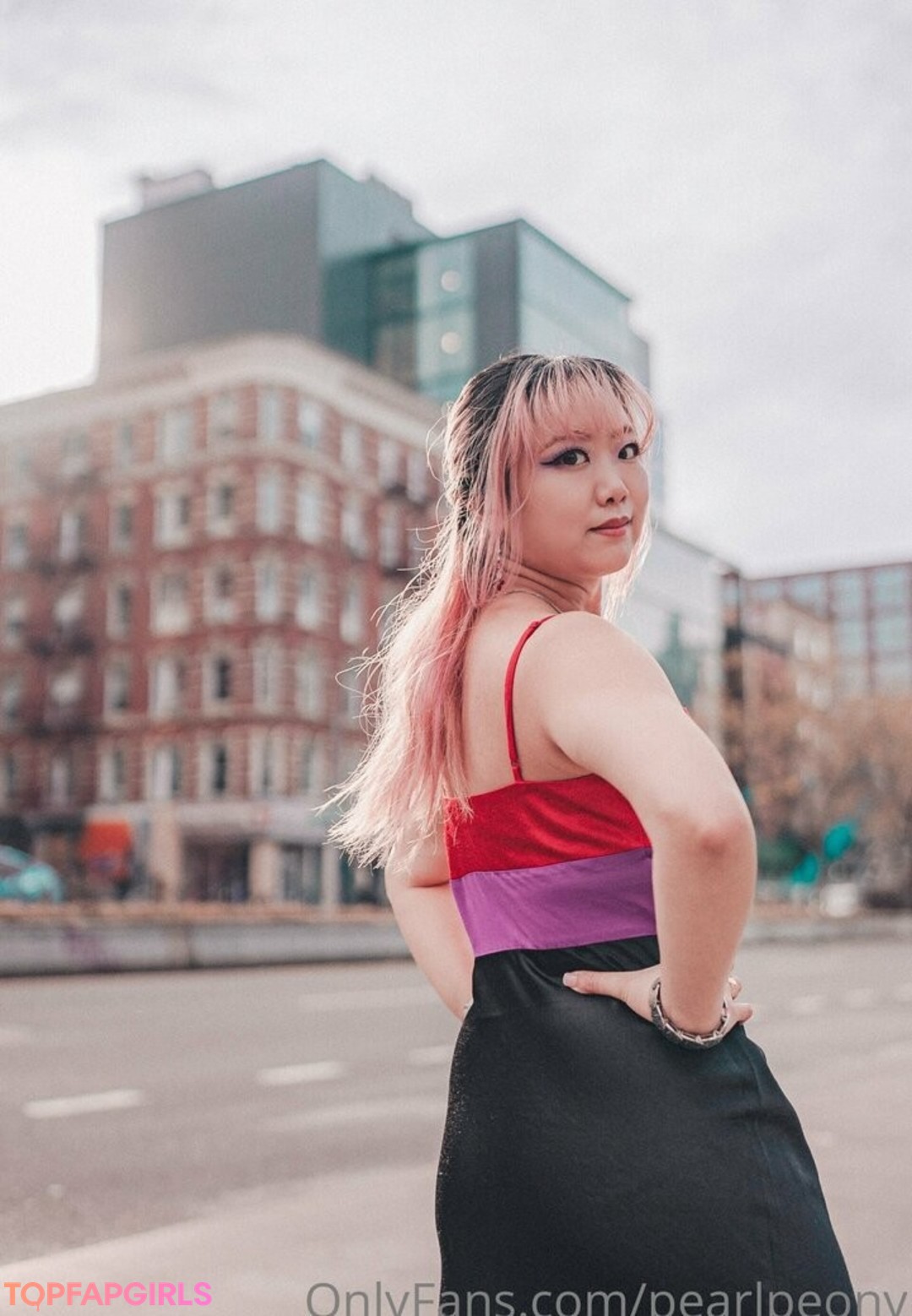 pearlpeony model naked image