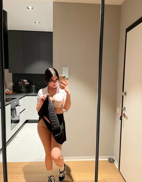 famous midget onlyfans sexy pics