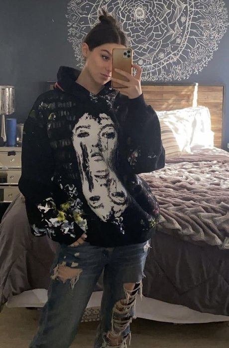 Kira Kosarin model porn image